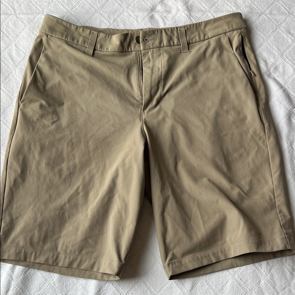 Lululemon Athletica Men's Tan Flat Front Shorts